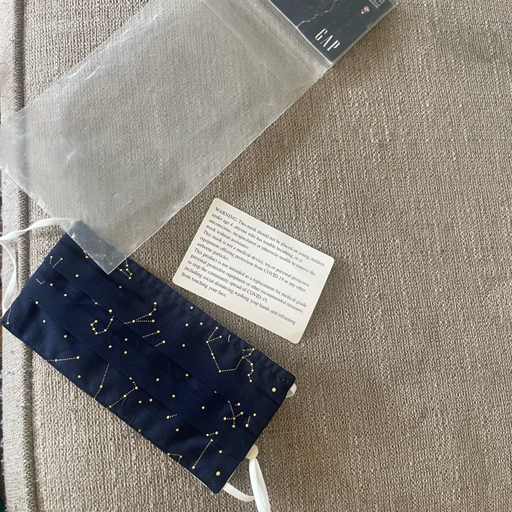 GAP White Pleated Face Mask